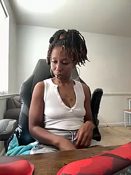 LeyaHoneybuns online show from November 4, 2025, 5:23 pm