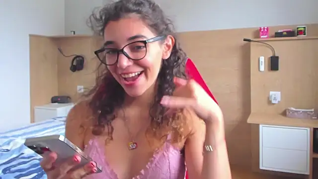 Snapshot of uniquerossie chatting on October 20, 2025, 12:16 pm uniquerossie online show from October 20, 2025, 12:16 pm