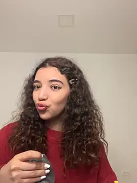 uniquerossie online show from December 5, 2025, 8:01 am