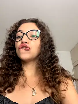 uniquerossie online show from December 22, 2025, 8:00 am