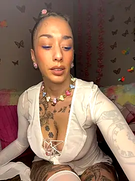 Snapshot of Chachou000 chatting on October 10, 2025, 1:43 pm Chachou000 online show from October 10, 2025, 1:43 pm