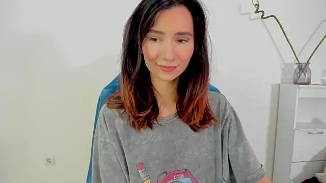 crystalnut online show from September 24, 2025, 2:59 am