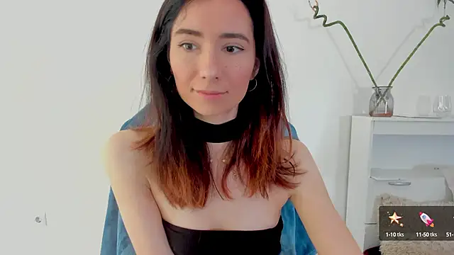 crystalnut online show from September 26, 2025, 2:37 am