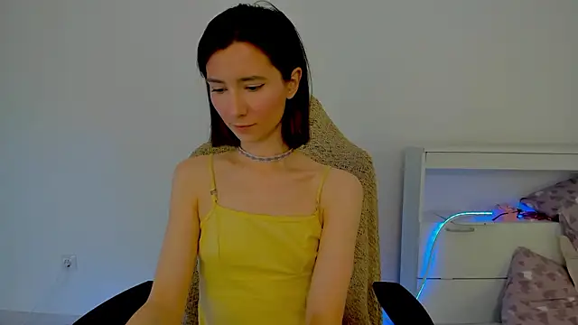 crystalnut online show from February 4, 2026, 3:01 am