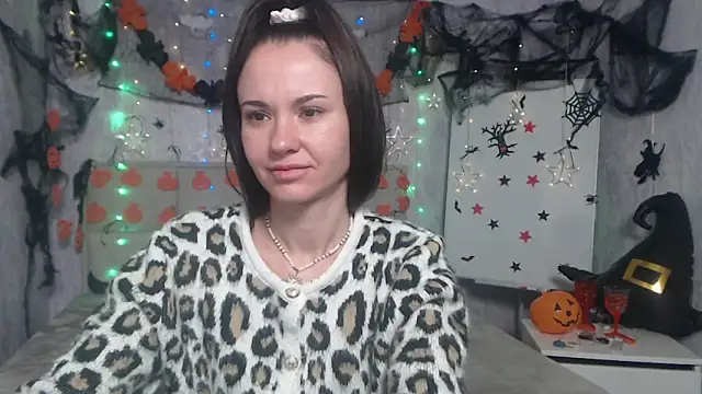 KaraCriegs online show from October 26, 2025, 5:13 am