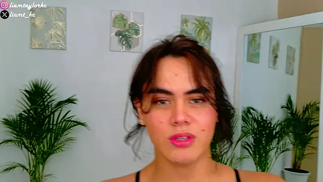 Snapshot of Liam_Taylor chatting on November 19, 2025, 4:51 pm Liam Taylor online show from November 19, 2025, 4:51 pm