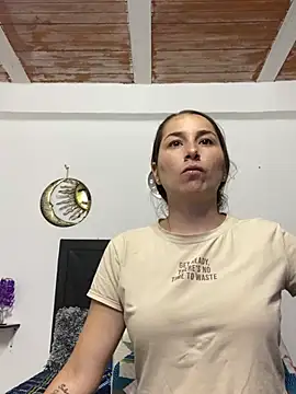 Iris love18 online show from February 5, 2025, 5:09 pm