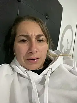 Iris love18 online show from February 16, 2025, 2:31 am