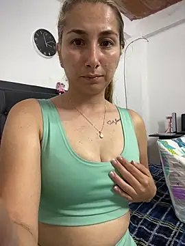 Iris love18 online show from March 17, 2025, 8:09 pm