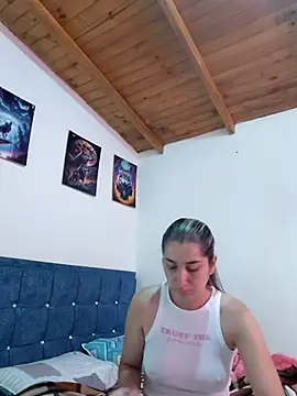 Iris love18 online show from June 12, 2026, 1:43 pm