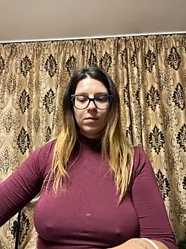 Snapshot of NadiraNoor chatting on October 7, 2025, 8:28 pm NadiraNoor online show from October 7, 2025, 8:28 pm