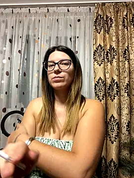 Snapshot of NadiraNoor chatting on October 25, 2025, 9:42 pm NadiraNoor online show from October 25, 2025, 9:42 pm