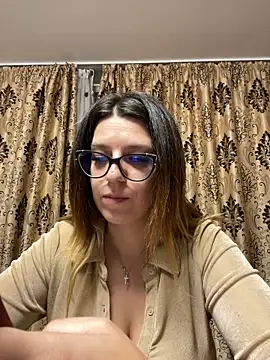 Snapshot of NadiraNoor chatting on November 10, 2025, 8:41 pm NadiraNoor online show from November 10, 2025, 8:41 pm