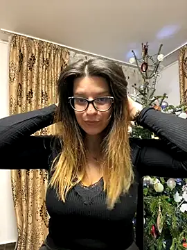 NadiraNoor online show from December 21, 2025, 12:18 am