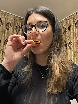 NadiraNoor online show from March 1, 2026, 10:01 pm