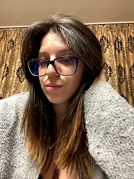 NadiraNoor online show from April 17, 2026, 7:06 pm