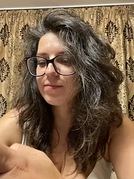 NadiraNoor online show from July 3, 2026, 8:37 pm