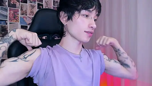 Snapshot of liamelf chatting on March 13, 2025, 4:05 am liamelf online show from March 13, 2025, 4:05 am