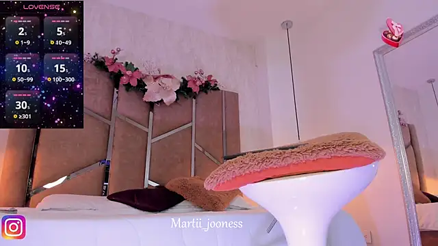 Martinaa Jones  online show from December 26, 2024, 8:42 pm