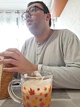 Javier bear online show from November 29, 2025, 9:01 am