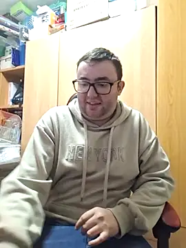 Snapshot of Javier_bear chatting on February 9, 2026, 2:32 pm Javier bear online show from February 9, 2026, 2:32 pm