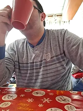 Snapshot of Javier_bear chatting on February 28, 2026, 9:21 am Javier bear online show from February 28, 2026, 9:21 am