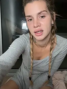 EmiliaCatalina online show from November 15, 2025, 10:37 pm