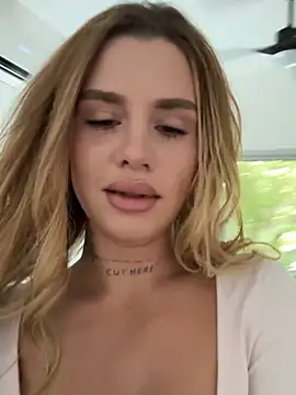 EmiliaCatalina online show from November 22, 2025, 7:46 pm