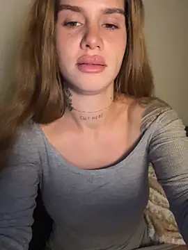 EmiliaCatalina online show from April 6, 2026, 11:49 pm