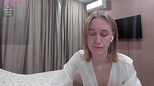 Mika Ray online show from November 26, 2025, 10:55 pm