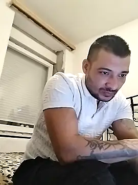 Snapshot of Zoltanioan26 chatting on October 24, 2025, 10:17 pm Zoltanioan26 online show from October 24, 2025, 10:17 pm