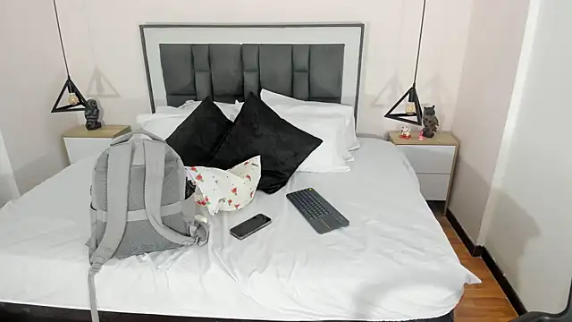 victoria cooper3 online show from November 29, 2025, 11:02 am