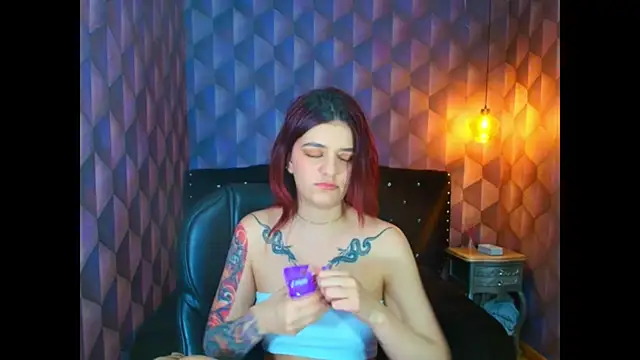 LiaHarryis online show from October 12, 2025, 6:07 pm