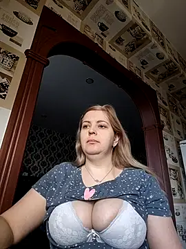 Lady nice cat online show from April 9, 2026, 2:44 am