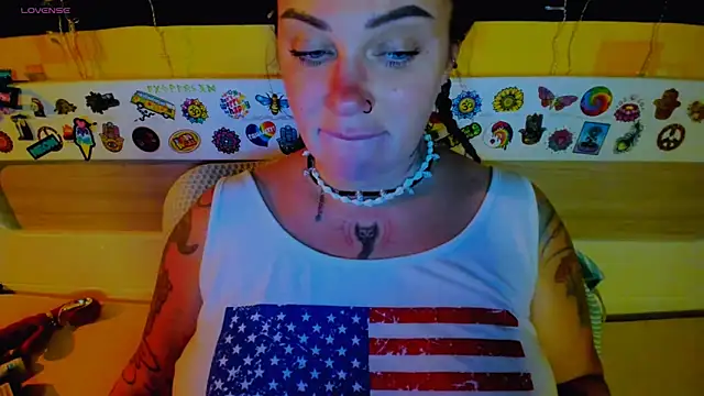 EllieOz online show from October 5, 2025, 6:39 pm