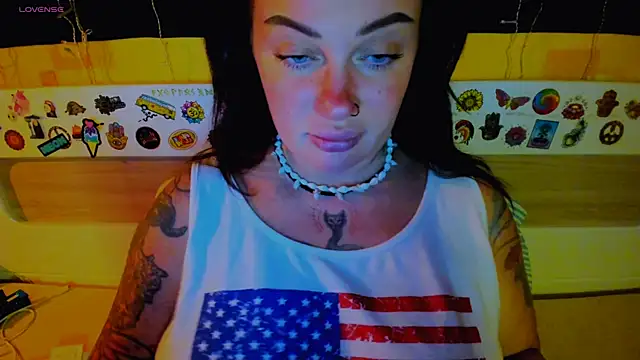 EllieOz online show from October 20, 2025, 4:40 pm