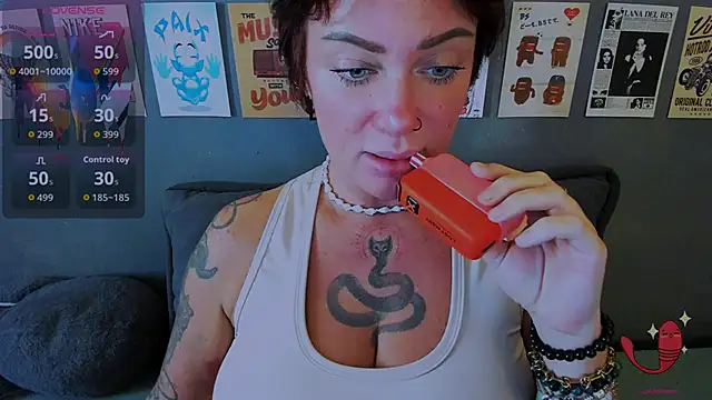 EllieOz online show from June 15, 2026, 4:53 pm