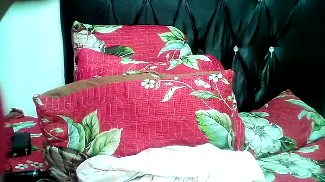 Hotxchickk online show from December 21, 2025, 8:21 am