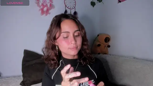 Violette-Ramirez01 online show from October 20, 2025, 10:32 pm