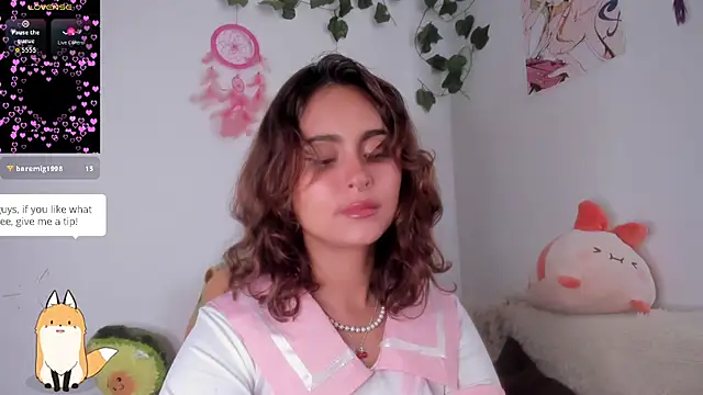 Violette-Ramirez01 online show from October 30, 2025, 9:15 pm