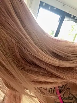 Stella-Kink online show from October 4, 2025, 1:09 pm