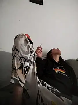 LauraBaby online show from October 21, 2025, 2:51 pm