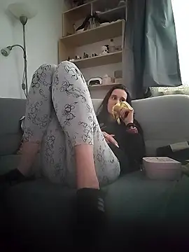 LauraBaby online show from January 19, 2026, 3:16 pm