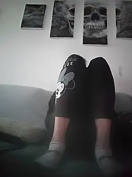 LauraBaby online show from April 16, 2026, 5:36 pm