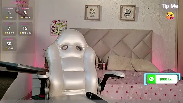 Snapshot of yuliana_millerr chatting on October 19, 2025, 6:19 pm yuliana millerr online show from October 19, 2025, 6:19 pm