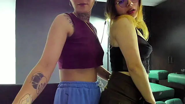 Snapshot of anaroman01 chatting on November 7, 2025, 1:38 am anaroman01 online show from November 7, 2025, 1:38 am