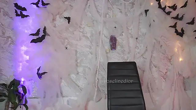 roselinedior online show from October 15, 2025, 12:05 pm