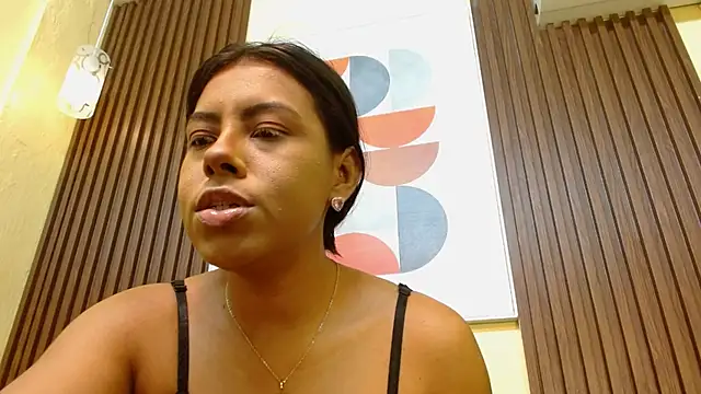 VeronicaRobles online show from October 31, 2025, 7:59 pm