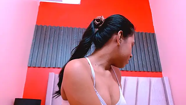 VeronicaRobles online show from June 30, 2026, 6:53 pm