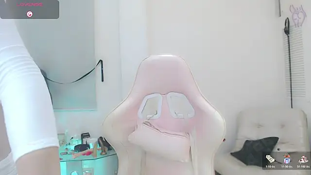 sasha mom69  online show from November 26, 2025, 4:19 pm